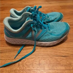 New Balance Tennis Shoes Size 8.5